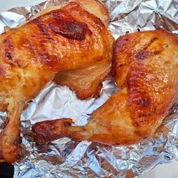 ไก่อบน่องติดสะโพก