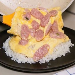 ข้าวไข่ข้นแหนม