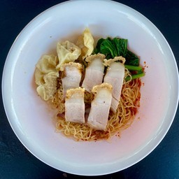 บะหมี่เกี๊ยวหมูกรอบ