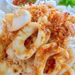ข้าวหมึกกระเทียม
