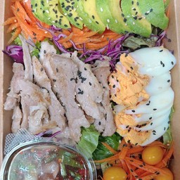 สลัดฟาร์มสุข อกไก่ย่าง จิ้มแจ่ว