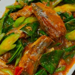 ข้าว คะน้าปลากระป๋อง ราดข้าว