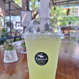 น้ำมะนาวคั้นสด