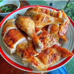 ไก่ย่าง อบโอ่งครึ่งตัว- ส้มตำปูปลาร้า- ขนมจีน