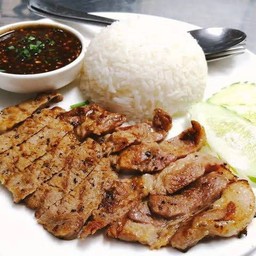 ข้าวสเต็กเนื้อจิ้มแจ่ว