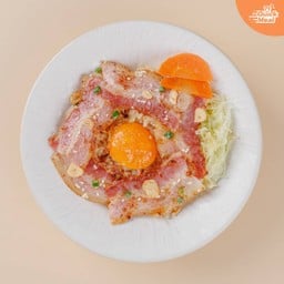 ข้าวผัดกระเทียมเบคอนกริล ท็อปไข่ญี่ปุ่นดองน้ำจิ้มซีฟู้ด