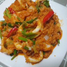 หมึกผัดไข่แดงเค็ม