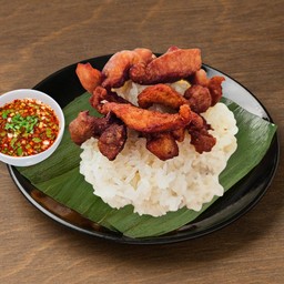 ข้าวเหนียวหมูทอด + น้ำจิ้วแจ่ว