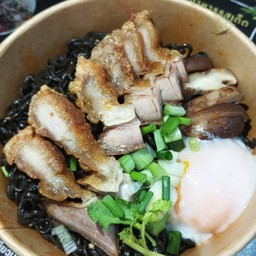มาม่าเกาหลี+ไข่ออนเซ็น  หน้าหมูกรอบ (เผ็ดปีศาจ)