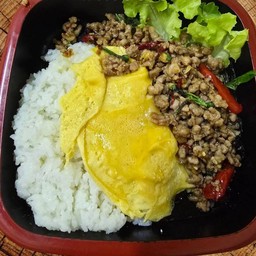 ข้าวไข่ข้นราดกระเพราหมูสับ