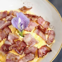 เบคอน (ข้าวไข่ข้น)