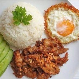 ข้าวไก่ทอดกระเทียม