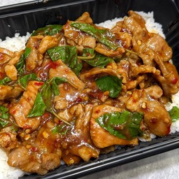 กะเพราสันคอสไลด์พริกแห้ง