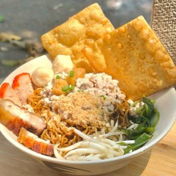 ก๋วยเตี๋ยวแห้งคำแรกไม่เป็นไรคำต่อไป