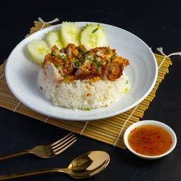 ข้าวหมูกรอบแซ่บ