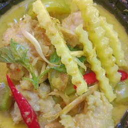 แกงเขียวหวานปลากราย ยอดมะพร้าว มะเขือ