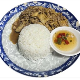 ผัดขิงไก่ราดข้าว