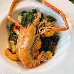 เส้นดำ ผัดขี้เมา กุ้ง พรีเมียม (กุ้งจัมโบ้ 3+กุ้งก้าม 1)