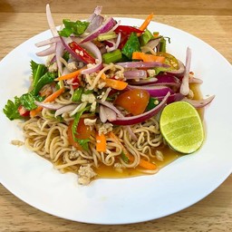 ยำมาม่าหมูสับ