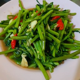 ผัดผักบุ้งไฟแดง