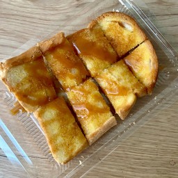 ขนมปังปิ้งราดคาราเมล