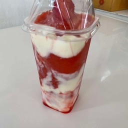 สตอเบอรี่โยเกิร์ตปั่น