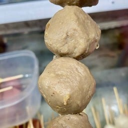 ผลไม้สด&ลูกชิ้นทอด ร้านเจ๊ดา-เซเว่นวิศิษฐ์ชัย