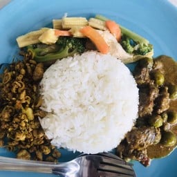 ข้าวราดแกง 3 อย่าง (กรุณาตรวจสอบเมนูที่ไม่สามารถราดข้าวได้ก่อนสั่งนะคะ) 🙏🏻😊