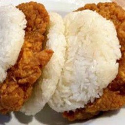 Spicy Larb Bulgogi Crispy Chicken Sticky Rice Burger เบอร์เกอร์ข้าวเหนียวไก่กรอบลาบบลูโกกิ (2 ชิ้น)