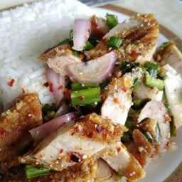 เฮียลีราชาบะหมี่เกี๊ยวเย็นตาโฟริมมูล