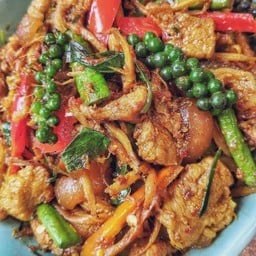 ข้าวผัดเผ็ดหมูป่า