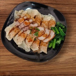 เกี๊ยวหมูมั่งมี (หมูแดง+หมูกรอบ)