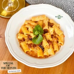 ครีมมี่ ชีสซี่ สไปซี่ โบโลเนส