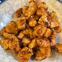 ไก่กระเทียมกับข้าว