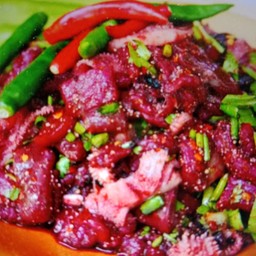 ก้อยขมเนื้อวัว120 บาท