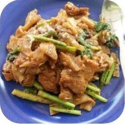 ผัดซีอิ้ว เส้นใหญ่ หมู