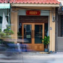 รัชชา คาเฟ่แอนบาร์ -
