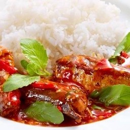 ข้าวปลากระป๋องผัดกะเพรา