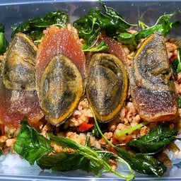 ข้าวกะเพราหมูสับไข่เยี่ยวม้ากะเพรากรอบ