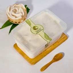 ไอศกรีมกะทิสด ผสมเนื้อมะพร้าวอ่อน ปริมาณ 500 g.