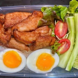 [อร่อยซ่ากับโค้ก] ข้าวหมูทอดน้ำพริกไข่ต้ม +  โค้ก ออริจินัล (ขวด)