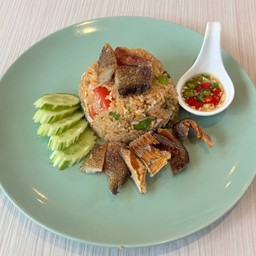 ข้าวผัดปลาสลิดทอดกรอบ