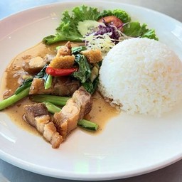 ข้าวคะน้าหมูกรอบ