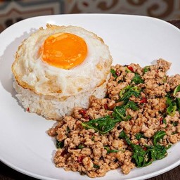 ข้าวราดหมูสับผัดกะเพรา