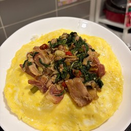 ข้าวไข่ข้นผัดกะเพรา