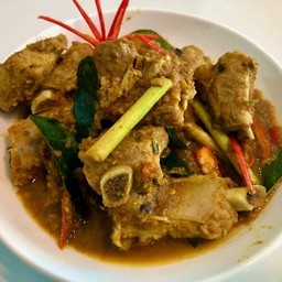 ซี่โครงหมูผัดพริกแกงใต้