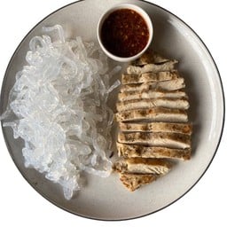 เส้นแก้วหน้าสเต็กไก่ จิ้มแจ่ว สูตรคลีน (ไม่มีผัก)