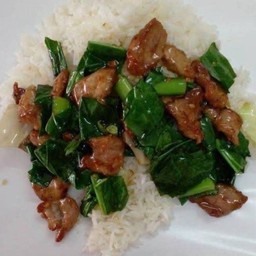 คะน้าเนื้อทอดราดข้าว