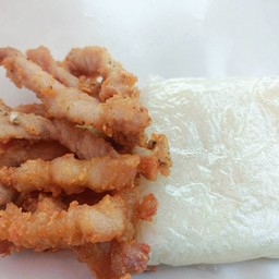 ข้าวห่อสามชั้น + หมูทอดพริกไทยดำ