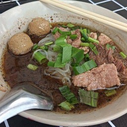 ก๋วยเตี๋ยวเรือ ไทยแท้ ซอยสุคนธรสวัสดิ์ 1